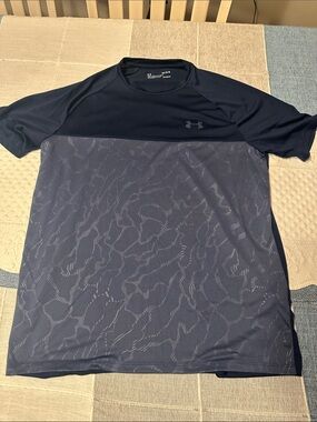 Under Armour Navy Two-Tone Short Sleeve Performance Tee with Subtle Pattern